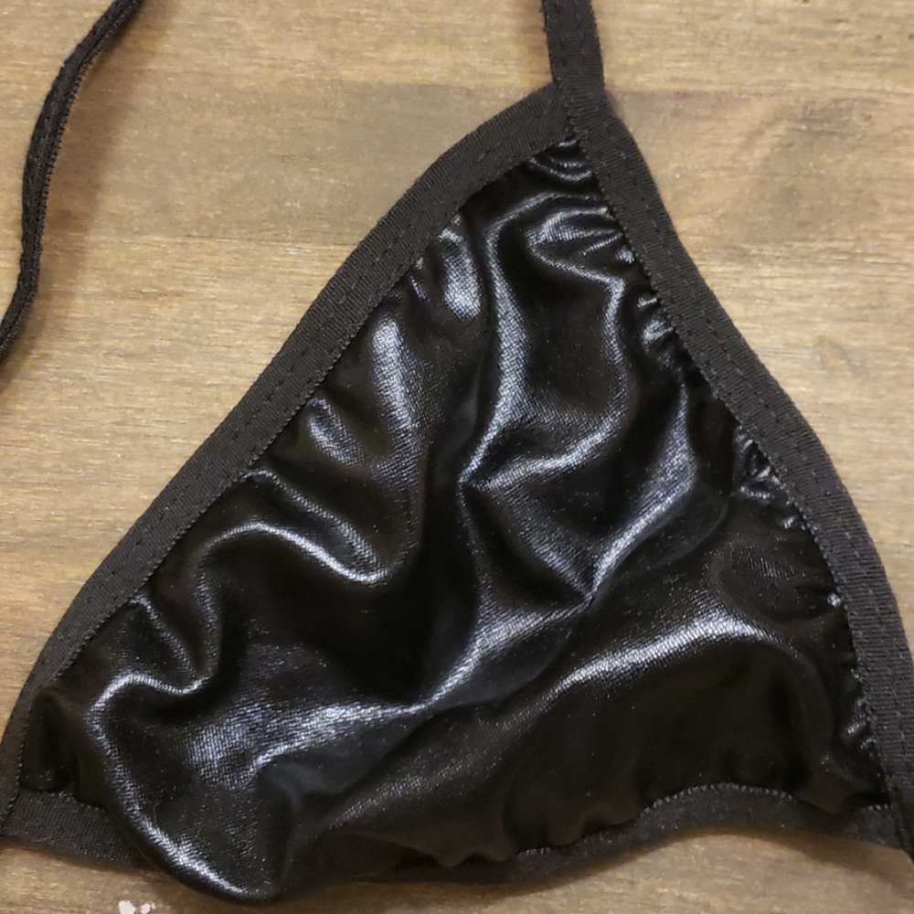 Mini Bikini - Picture 3 of 5